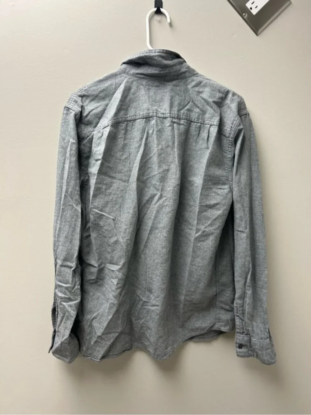 American Eagle Men’s Super‎ Soft Grey Button Down Long Sleeve Shirt